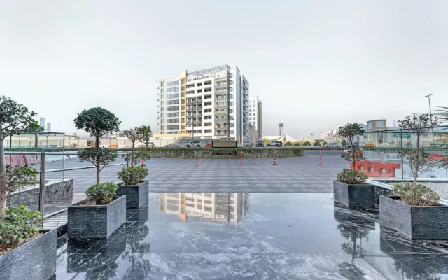 Modern 1BR with Pool and Gym Al Jaddaf