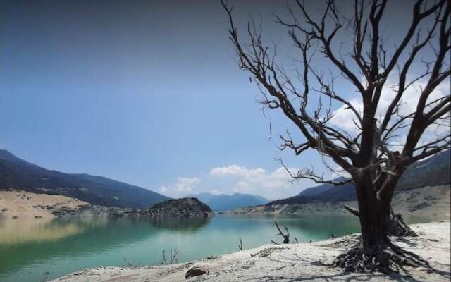 Le Roi Floating Huts & Eco Rooms