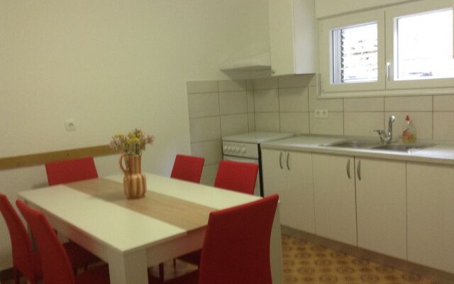 Apartment Bila - 15m from the sea: A1 Tisno, Island Murter