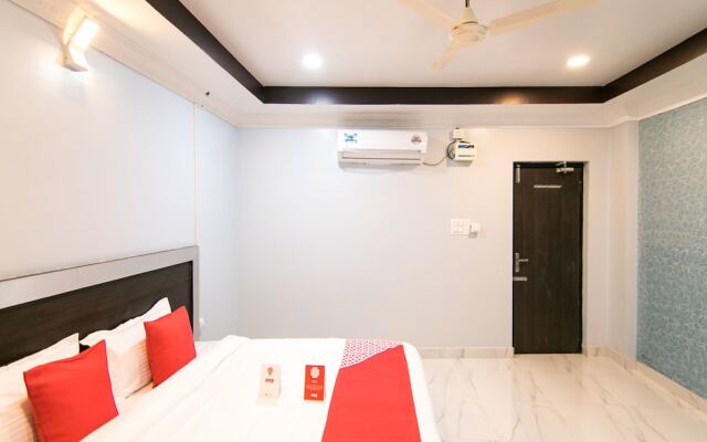 OYO 10811 Sri Sairam Residency