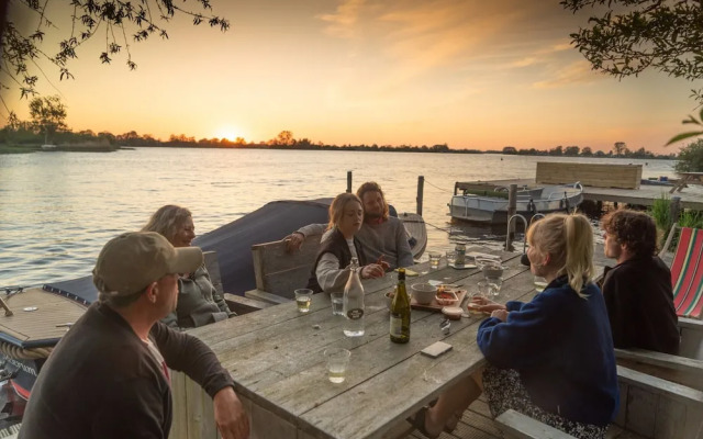 Waterlodge Tomke in Nes