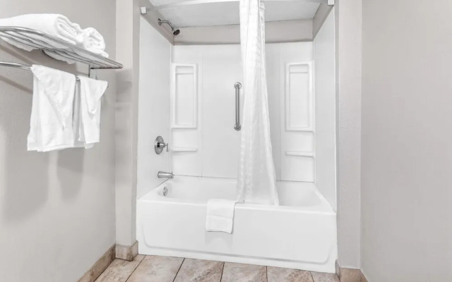 Super 8 Motel - Columbia