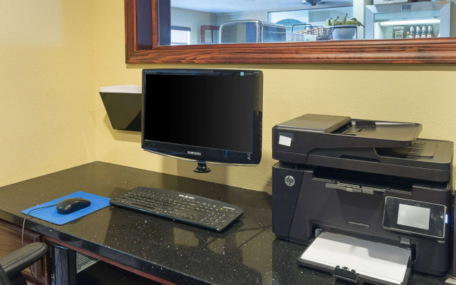 Quality Inn Parkersburg North - Vienna
