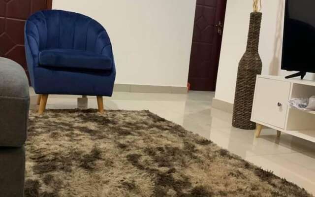 Entire Cozy 2-bedroom House Plus Free Car Use