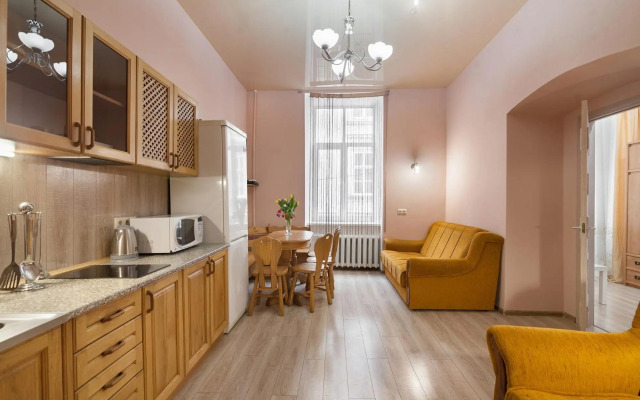 FRIENDS HOUSE on SQUARE RYNOK