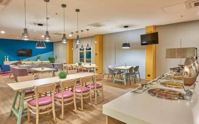 City Express Suites Cancún Aeropuerto Riviera