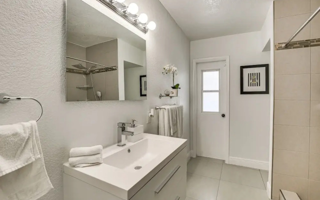 Sun-soaked Home w/ Pool in Lauderdale Lakes!