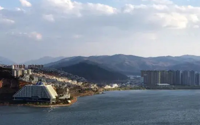 Haishanghua Lake View Villa