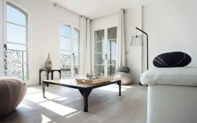 Port Rive Gauche Le Salon