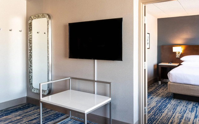 Skyline Hotel Detroit Airport, SureStay Collection by BW