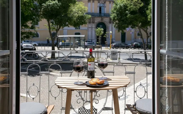 Armada Square I Apartment Rentexperience