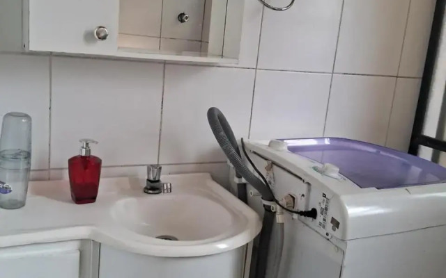 Pequeno e aconchegante Studio, bem localizado