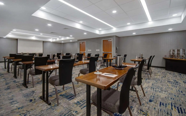 Embassy Suites by Hilton Detroit Metro Airport