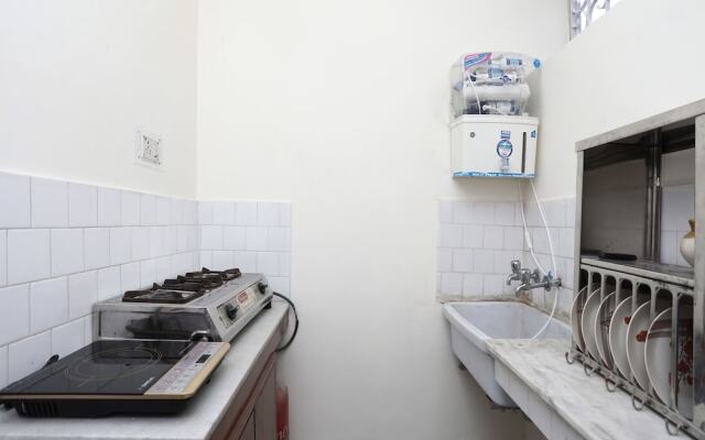 OYO 13269 Home Cozy 1RK Near Library Chowk
