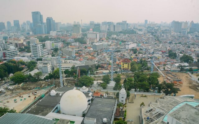 Elegant and Stylish Studio Menteng Park Apartment