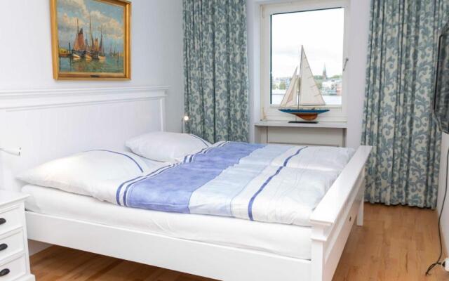 107-2 Neptun mit Meerblick