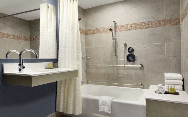 DoubleTree Suites by Hilton Hotel Boston - Cambridge