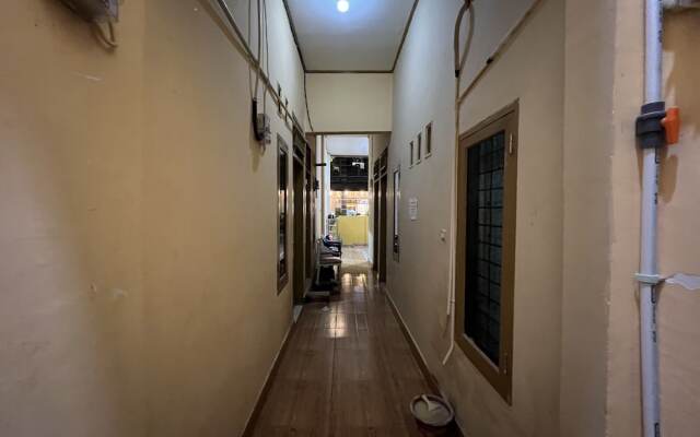 OYO 93412 Kost Irma Syariah Near UPTD SMP Negeri 8 Parepare