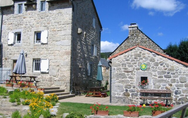 House With 3 Bedrooms in Le Malzieu-forain, With Wonderful Mountain Vi