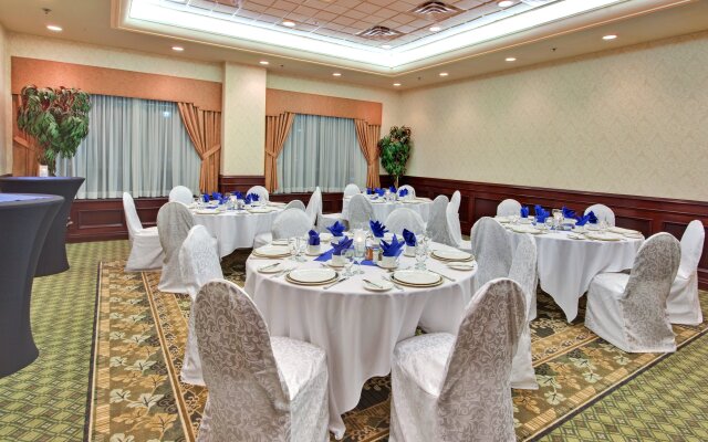 Holiday Inn Hotel & Suites Oakville @ Bronte by IHG
