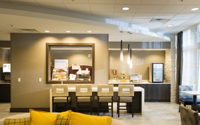 Holiday Inn Express And Suites Madison Centra