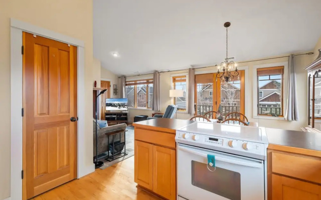 The Three Sisters Walk to Downtown Sisters