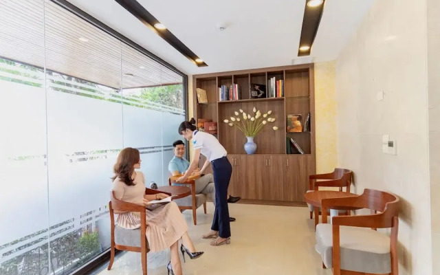 Moon West Lake Residence