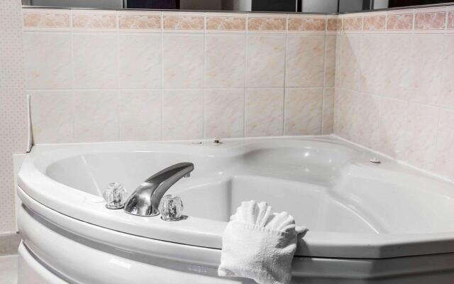 Quality Inn Grand Suites Bellingham