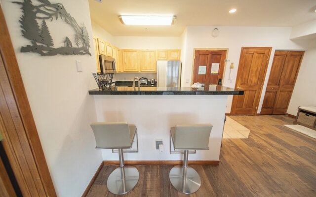 Gateway Lodge 5074