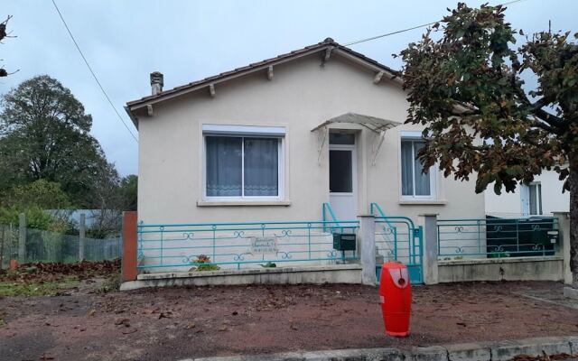 Apartment With one Bedroom in Jonzac, With Terrace and Wifi