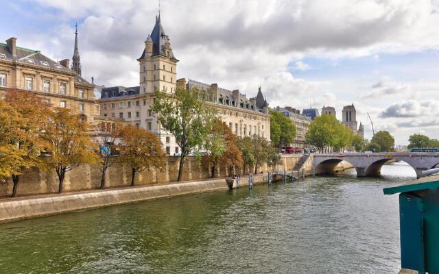 HR Quai Augustins - Notre Dame Paris