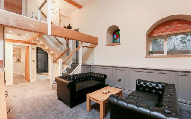 Stunning 2 Bed Property