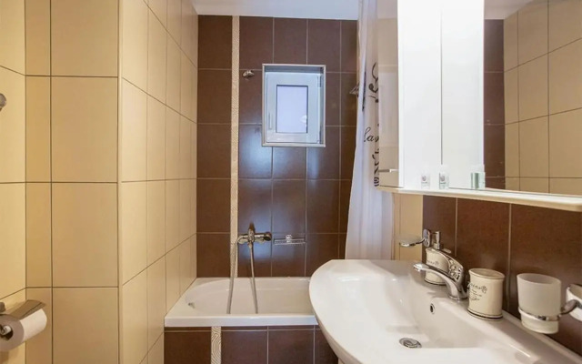 V Luxury Apartment 4