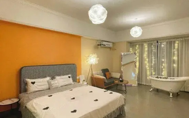 Guangzhou TT Net Red Boutique Theme Apartment