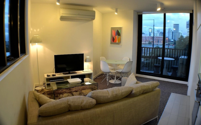 Royal Stays Apartments Docklands – Guest Rooms – Melbourne