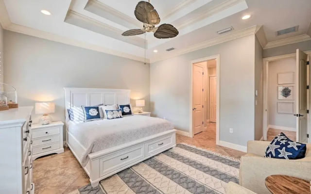 Coastal Naples Getaway ~ 2 Mi to Beaches!
