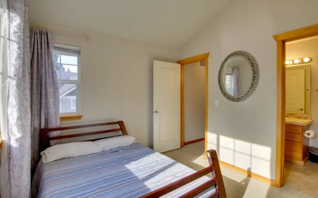Charming Everett Townhome - 3 Mi to Downtown!