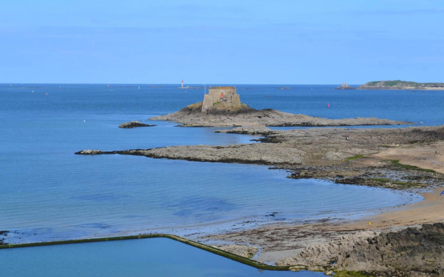 Hotel De La Porte Saint Pierre