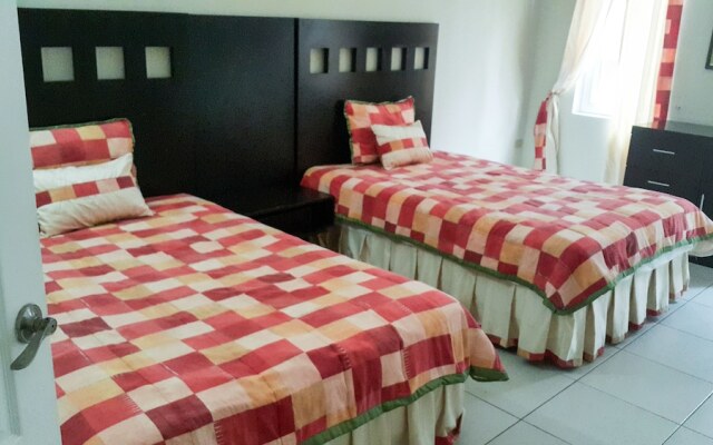 2 Bed Apt with Balcony at Runaway Bay