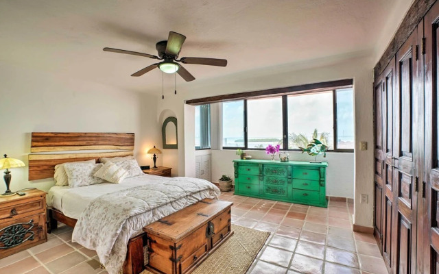 Updated Oceanside Townhome w/ Pool: Walk to Beach!