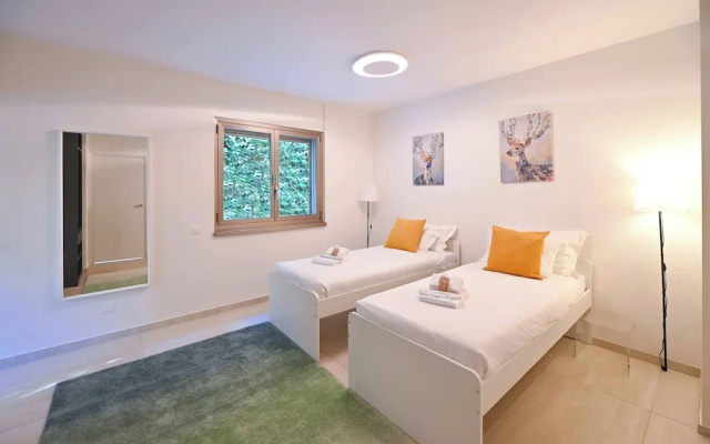 Serenity Lakefront 2 Bedrooms Retreat in Lugano