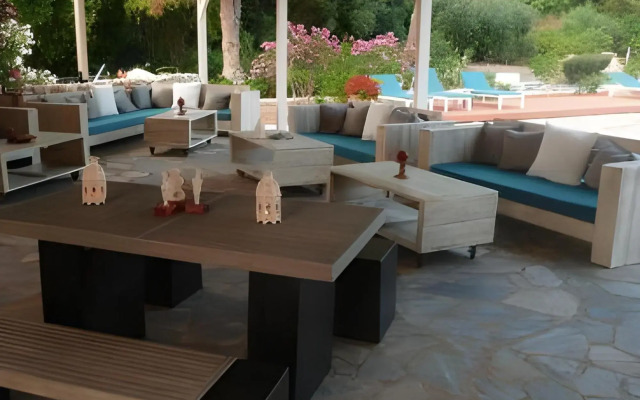 Karavostasi Beach Hotel