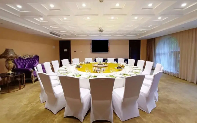 Days Hotel & Suites Venice Nanguo