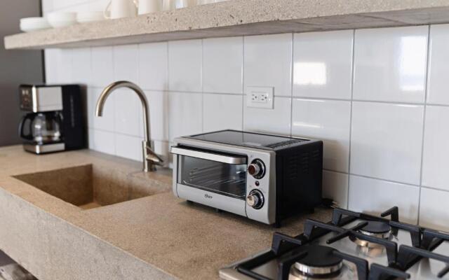 Topia Retreat - Surf Suite Sur