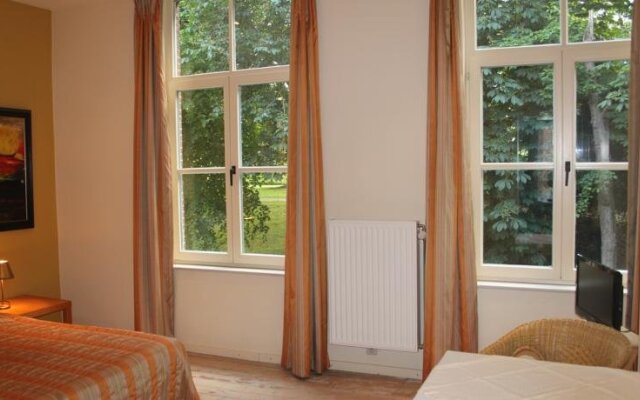 Two Rooms In Bruges