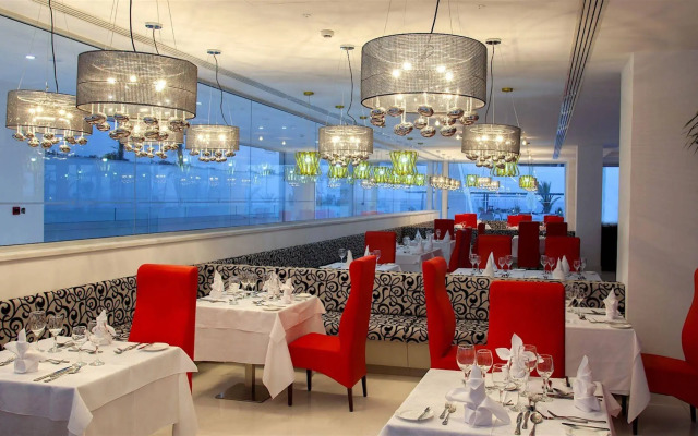 King Evelthon Beach Hotel & Resort