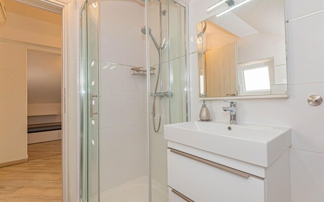 Nice Apartment in Pirovac With Wifi and 1 Bedrooms