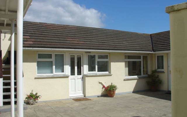 5 Harbour Court