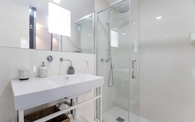 Downtown Studio w/ Gorgeous Views by LovelyStay