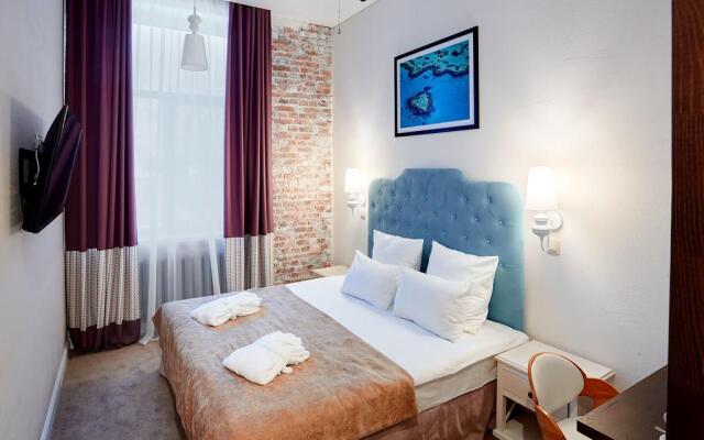 Mama Leone Hotel